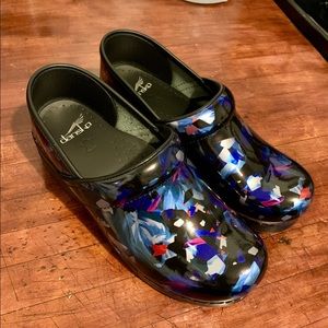 Dansko Professional Women's Patent Leather Nursing Clogs